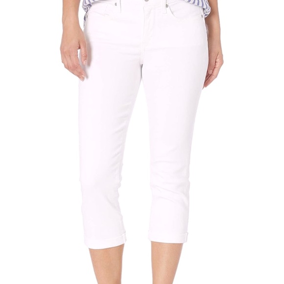 🎀NYDJ Stretchy Lyft X Tuck white jeans, Capri 10 petite needed 8P EUC worn once🎀 - Picture 1 of 12